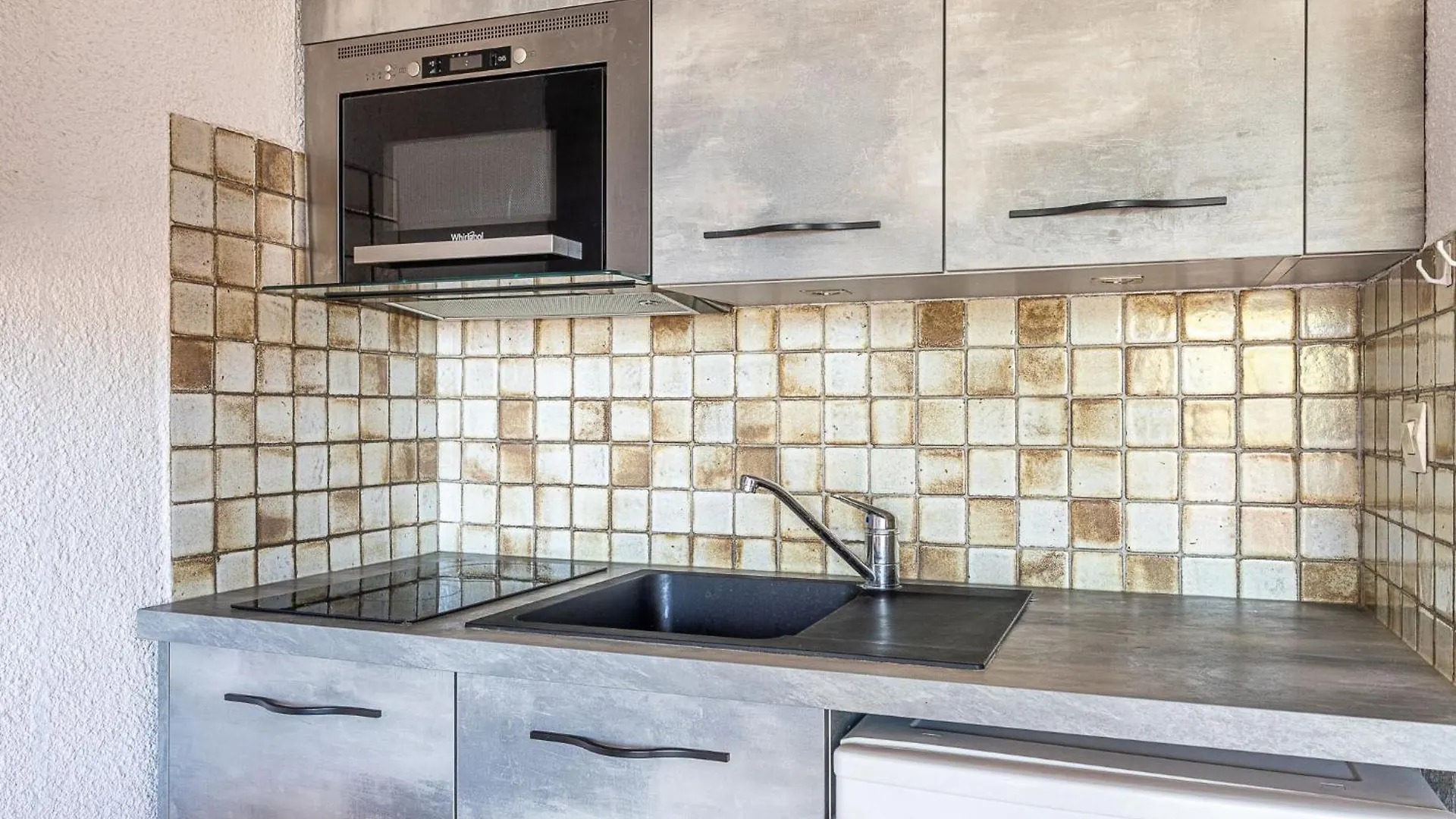 Apartment Studio L'Alicastre-6 By Interhome Le Lavandou